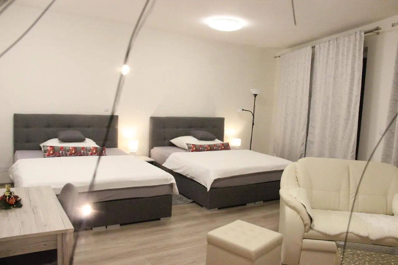 Element Prag Airport Apartment 0*, براغ