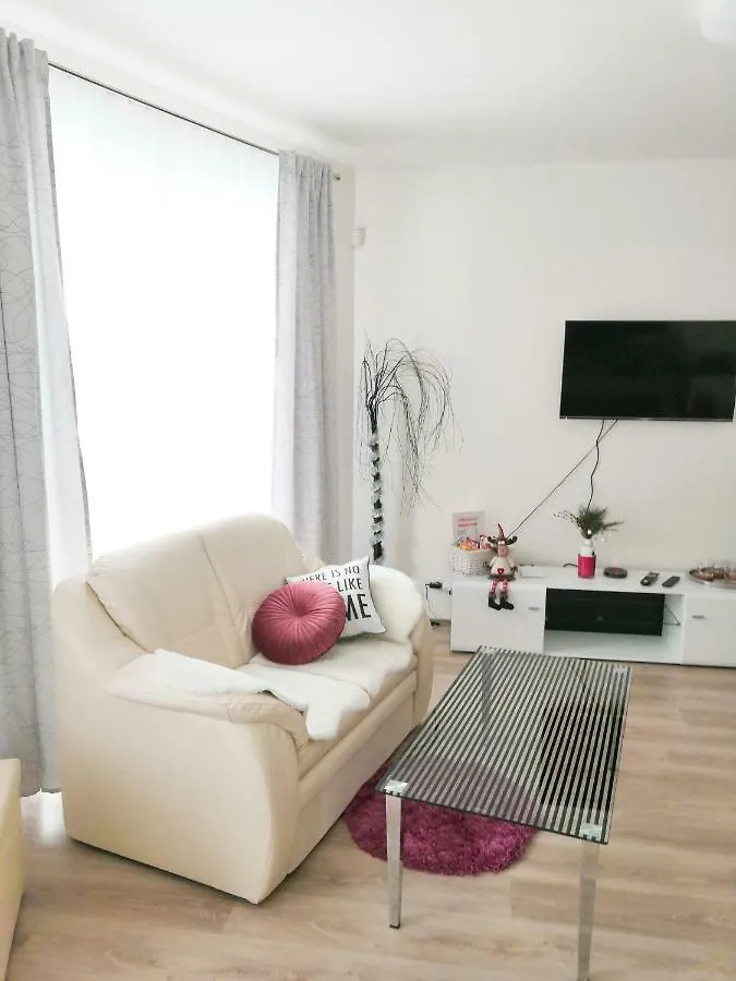 Element Prag Airport Apartment 0*, براغ جمهورية التشيك