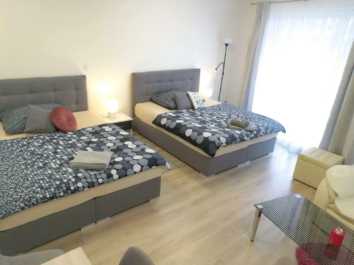 Element Prag Airport Apartment  براغ